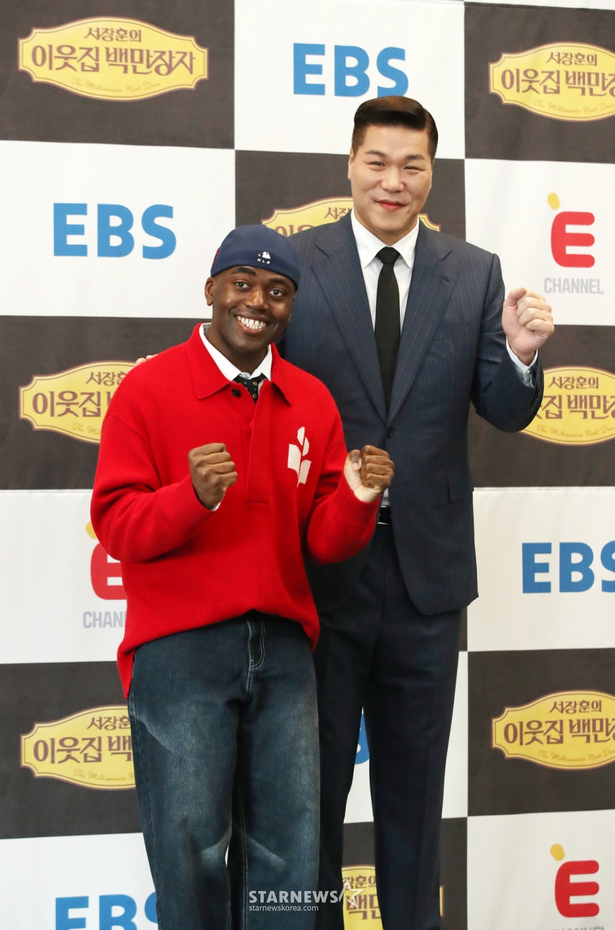 방송인 조나단, 서장훈이 8일 오전 서울 중구 프레스센터에서 열린 EBS, E채널 공동 제작 '서장훈의 이웃집 백만장자' 제작발표회에 참석해 포즈를 취하고 있다. /2025. 04. 08 /사진=김휘선 hwijpg@