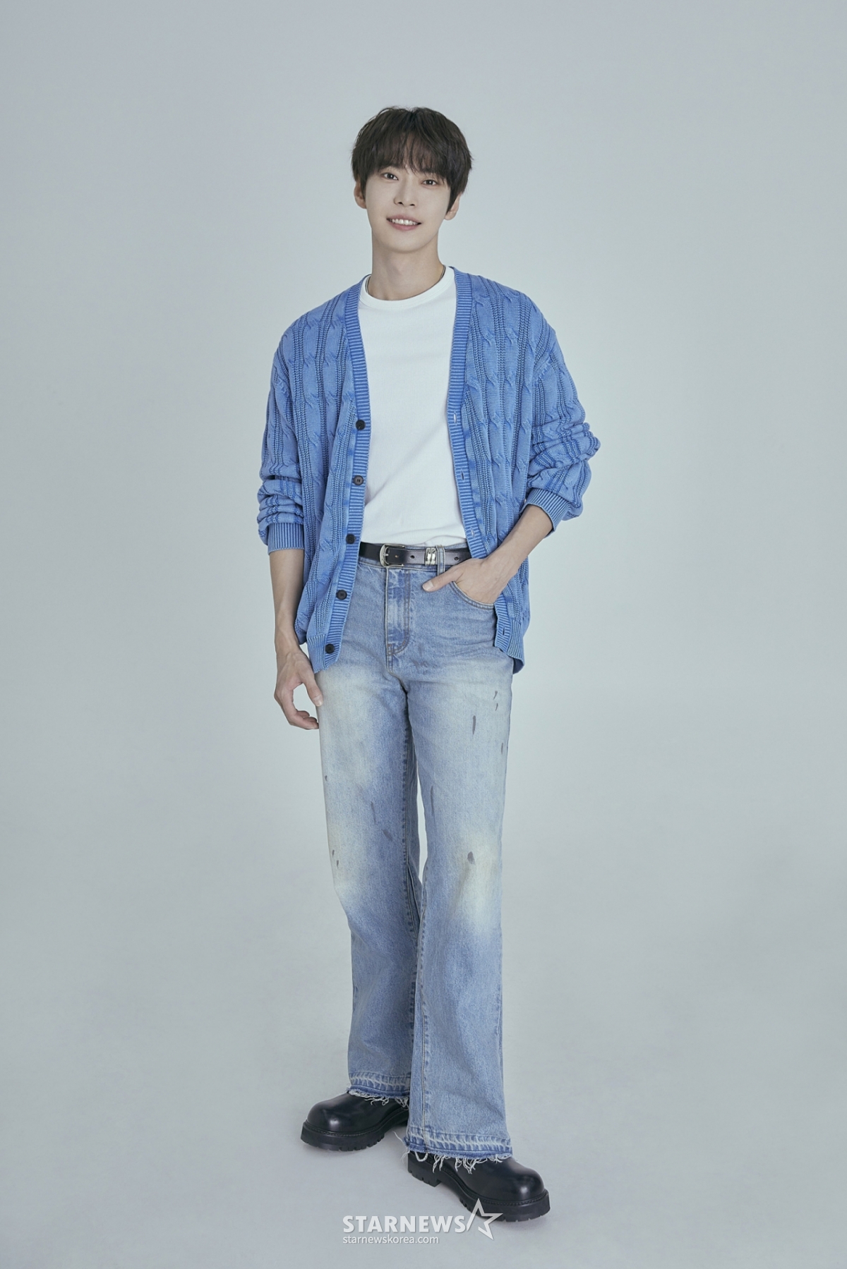 그룹 NCT 도영이 지난 5일 진행된 라운드 인터뷰를 위해 포즈를 취하고 있다. /사진제공=SM /25.06.09 /사진=김휘선 hwijpg@