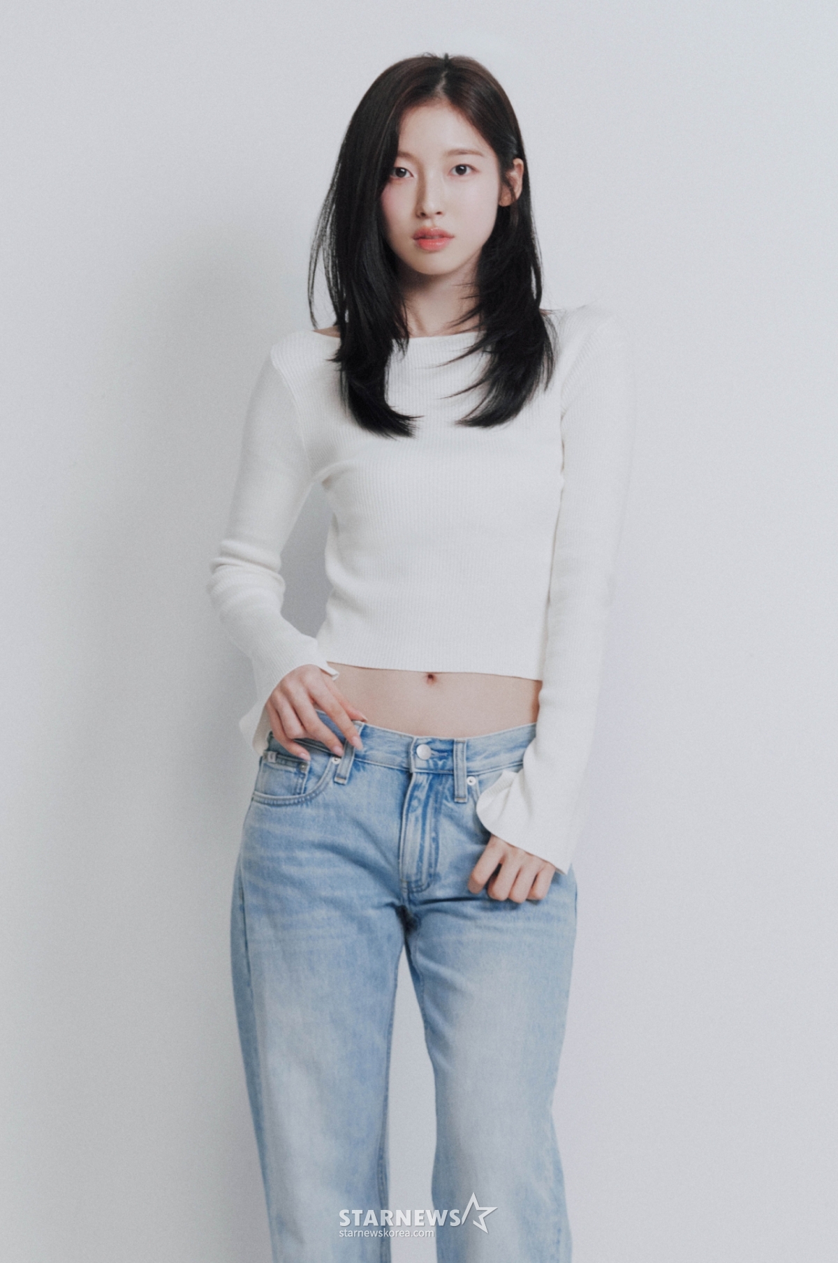 웨이브 오리지널 시리즈 'S라인'의 배우 아린이 28일 진행된 라운드 인터뷰를 위해 포즈를 취하고 있다. /사진제공=ATRP 2025.07.28 /사진=이동훈 photoguy@