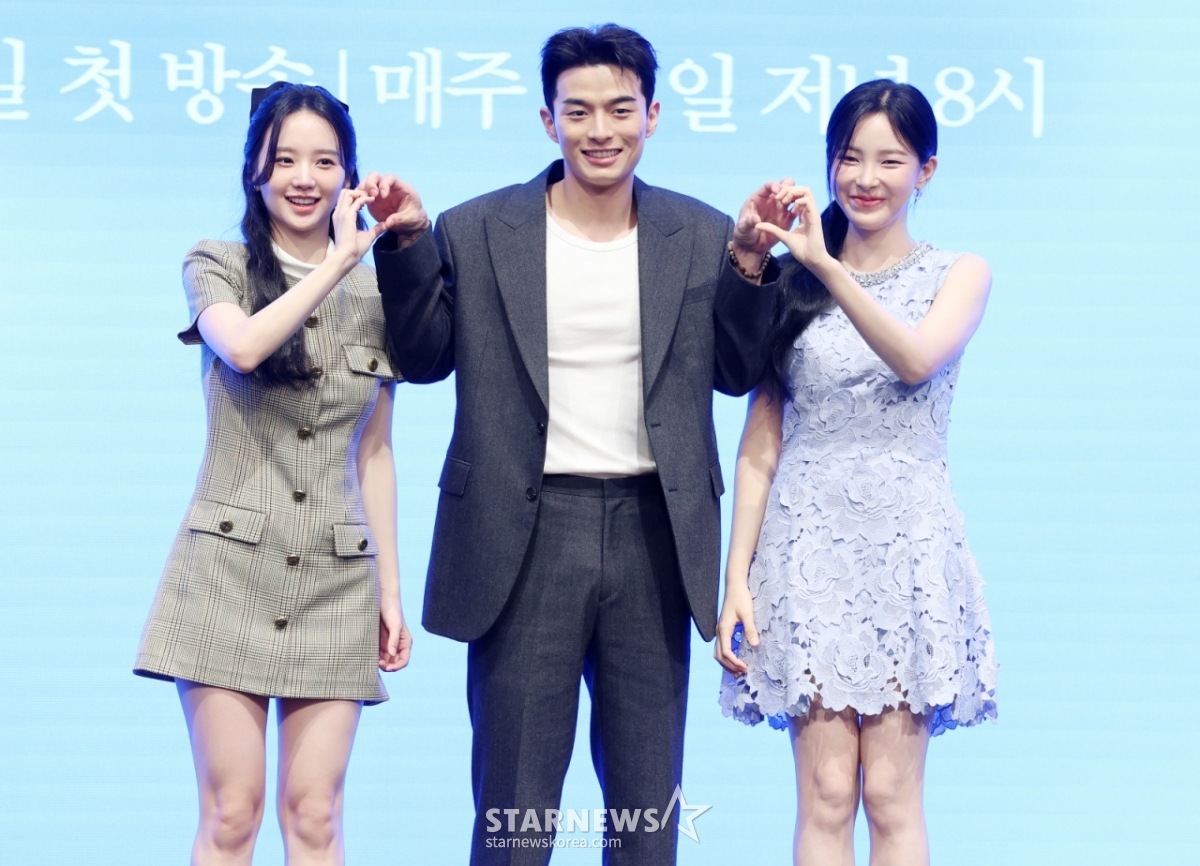 배우 박정연, 손상연, 신수현이 6일 서울 영등포구 더세인트에서 진행된 KBS 2TV 주말드라마 '화려한 날들' 제작발표회에 참석해 포즈를 취하고 있다. /2025.08.06 /사진=김휘선 hwijpg@