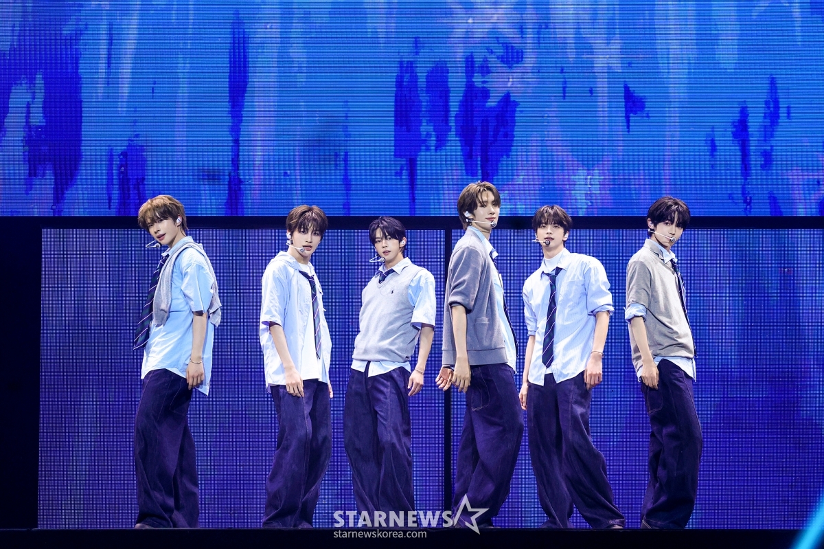 그룹 투어스(신유, 도훈, 영재, 한진, 지훈, 경민)가 22일 오후 서울 송파구 잠실실내체육관에서 진행된 첫 번째 단독 콘서트 2025 TWS TOUR' 24/7:WITH:US' IN SEOUL에서 멋진 무대를 펼치고 있다. /사진제공=플레디스엔터테인먼트 2025.0622 /사진=이동훈 photoguy@