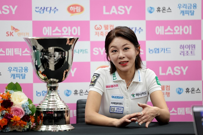 김가영이 우승 후 기자회견에서 우승 소감을 밝히고 있다. /사진=PBA 투어 제공