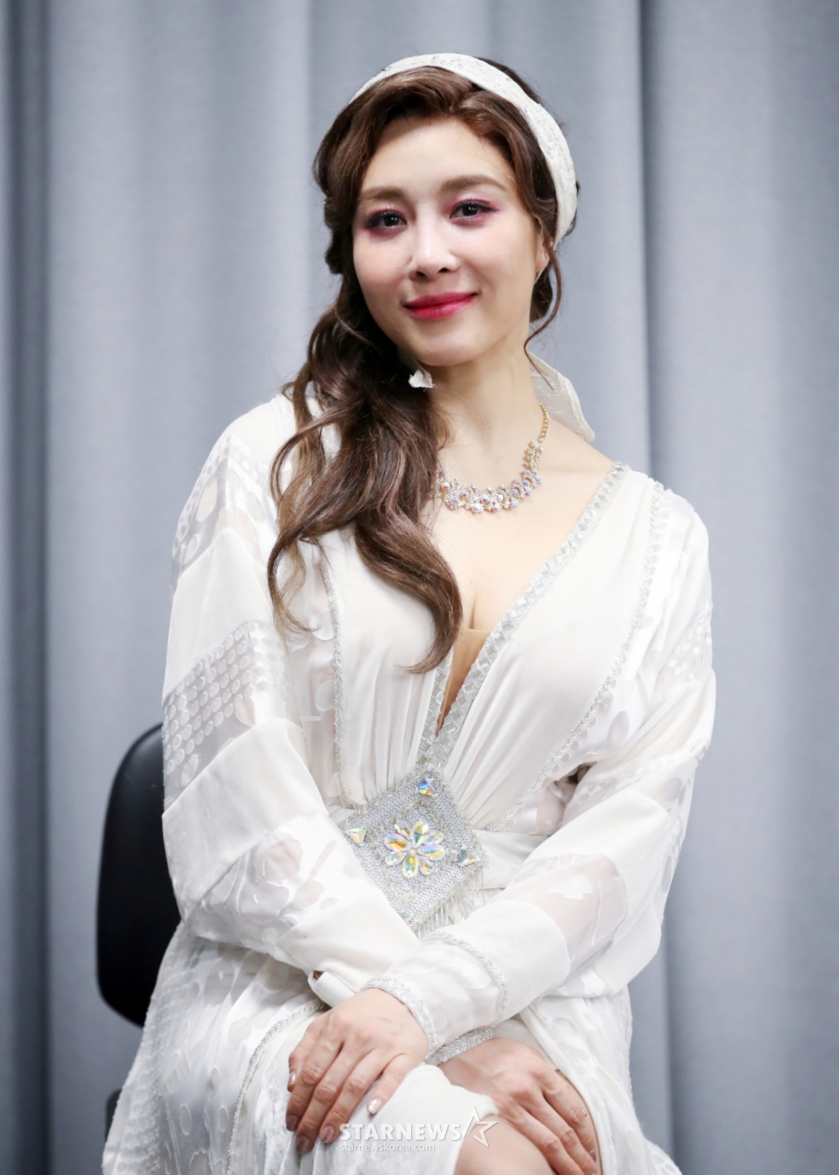 (서울=뉴스1) 이승배 기자 = 지난 6일 서울 강서구 LG아트센터에서 열린 뮤지컬 '마타하리' 라운드 인터뷰에서 마타하리 역을 맡은 옥주현이 포토타임을 갖고 있다. 2024.12.9/뉴스1 Copyright © 뉴스1. All rights reserved. 무단 전재 및 재배포, AI학습 이용 금지. /사진=(서울=뉴스1) 이승배 기자