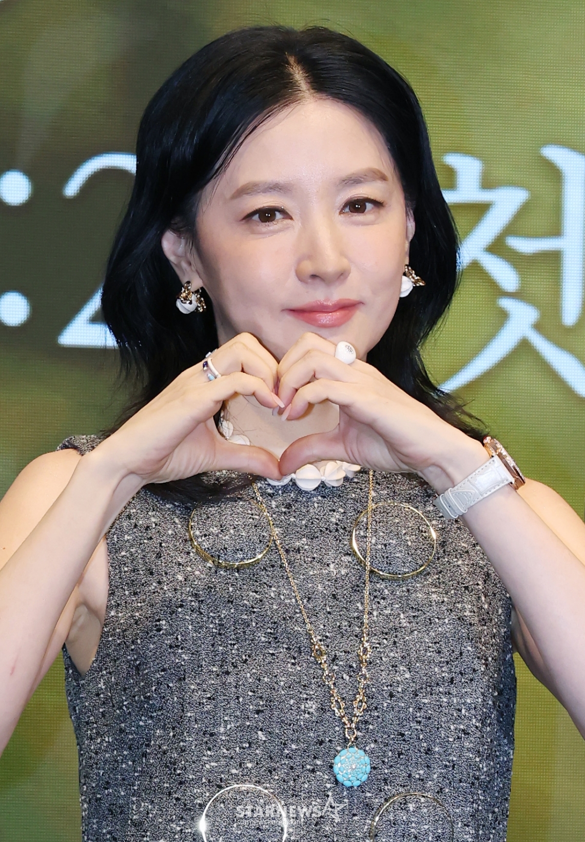 배우 이영애가 16일 오후 서울 구로구 더세인트에서 진행된 KBS 2TV 드라마 '은수 좋은 날' 제작발표회에 참석해 포즈를 취하고 있다. 가족을 지키고 싶은 학부모 강은수와 두 얼굴의 선생 이경이 우연히 얻은 마약 가방으로 벌이는 위험 처절한 동업 일지 '은수 좋은 날'은 오는 20일 첫 방송된다. /2025.09.16 /사진=이동훈 photoguy@