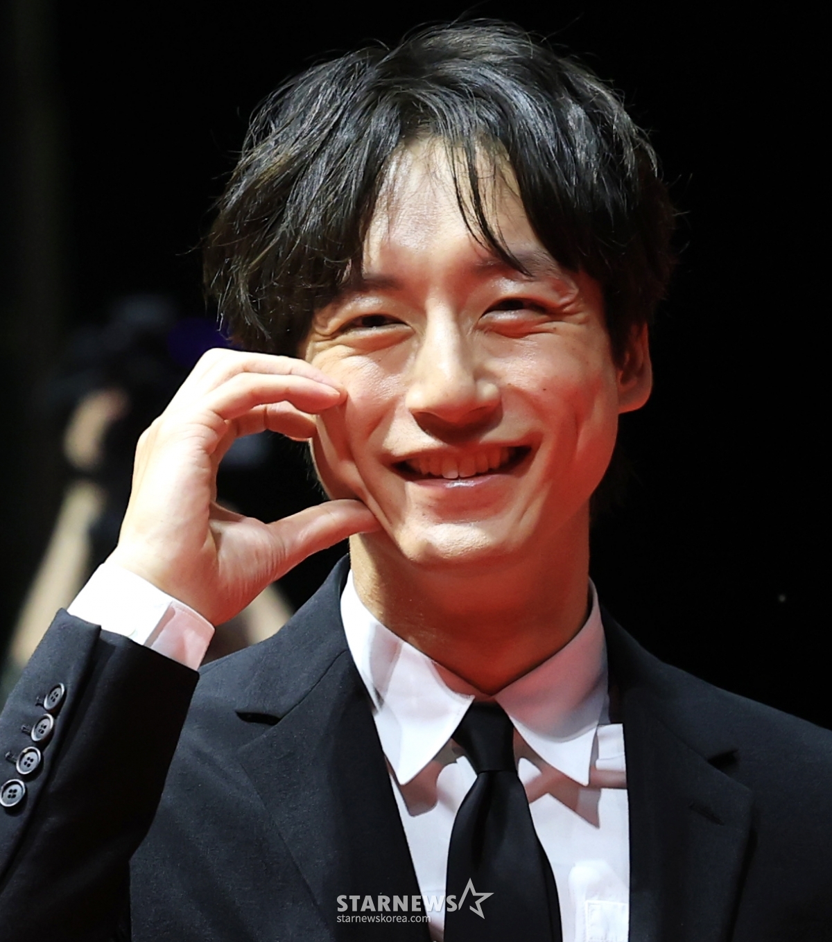 (부산=뉴스1) 권현진 기자 = 배우 사카구치 켄타로가 17일 오후 부산 해운대구 영화의전당에서 열린 ‘제30회 부산국제영화제’(BIFF) 개막식에 참석해 레드카펫을 밟고 있다. 2025.9.17/뉴스1  Copyright © 뉴스1. All rights reserved. 무단 전재 및 재배포,  AI학습 이용 금지. /사진=(부산=뉴스1) 권현진 기자
