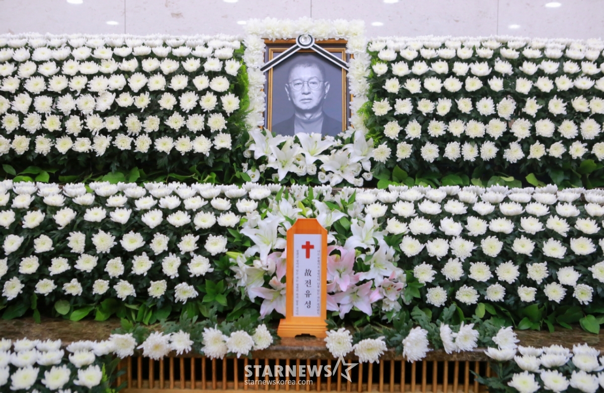 폐기흉 증세 악화로 치료 중 갑작스럽게 세상을 떠난 개그맨 故전유성의 빈소가 26일 서울아산병원 장례식장에 마련됐다. 발인은 28일. /사진공동취재단 2025.09.26 /사진=이동훈 photoguy@