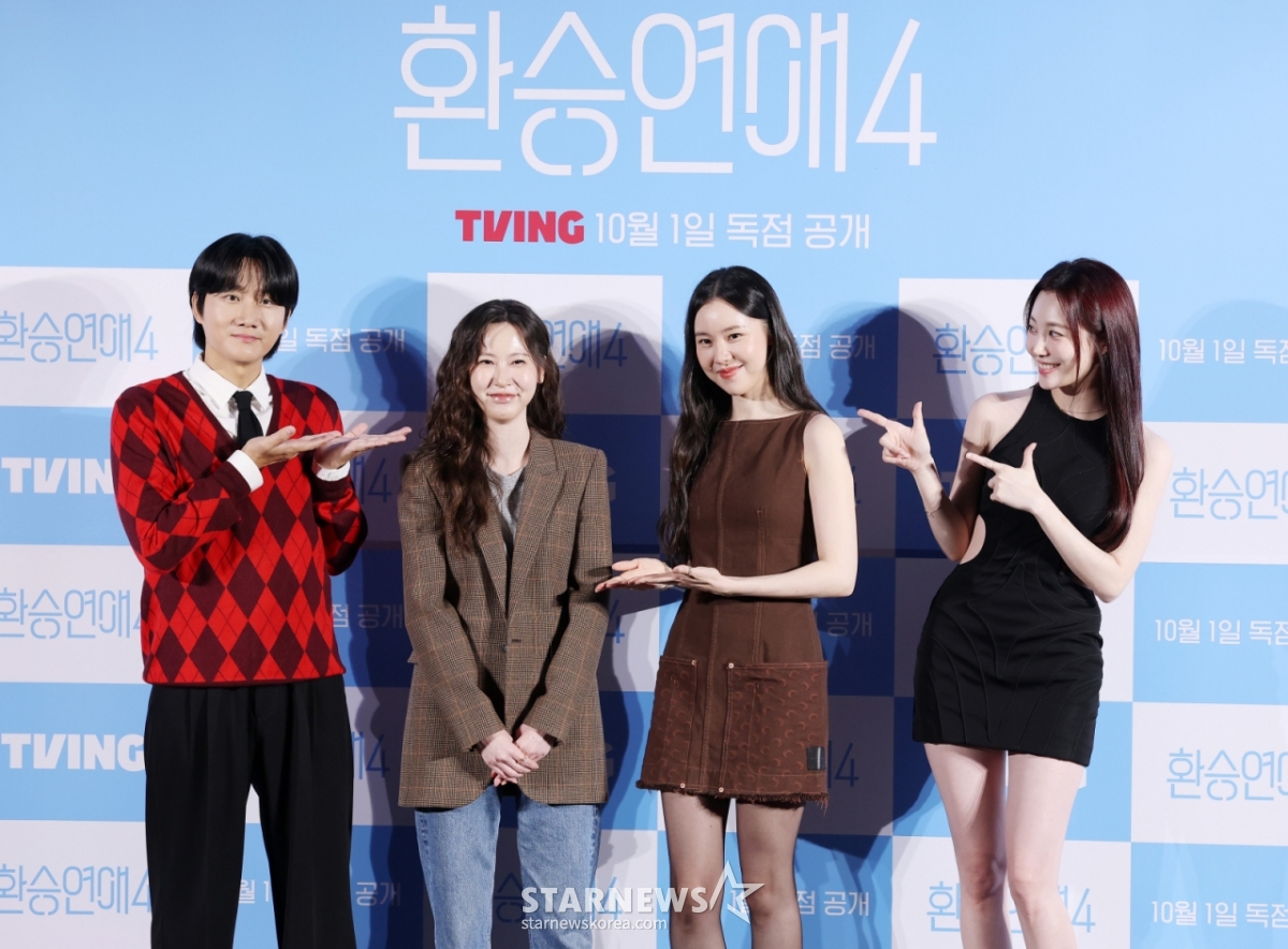 개그맨 이용진, 김인하 PD, 배우 김예원, 가수 유라가 1일 서울 용산구 CGV 용산아이파크몰에서 진행된 티빙 예능 '환승연애4' 제작발표회에 참석해 포즈를 취하고 있다. /2025.10.01 /사진=김휘선 hwijpg@