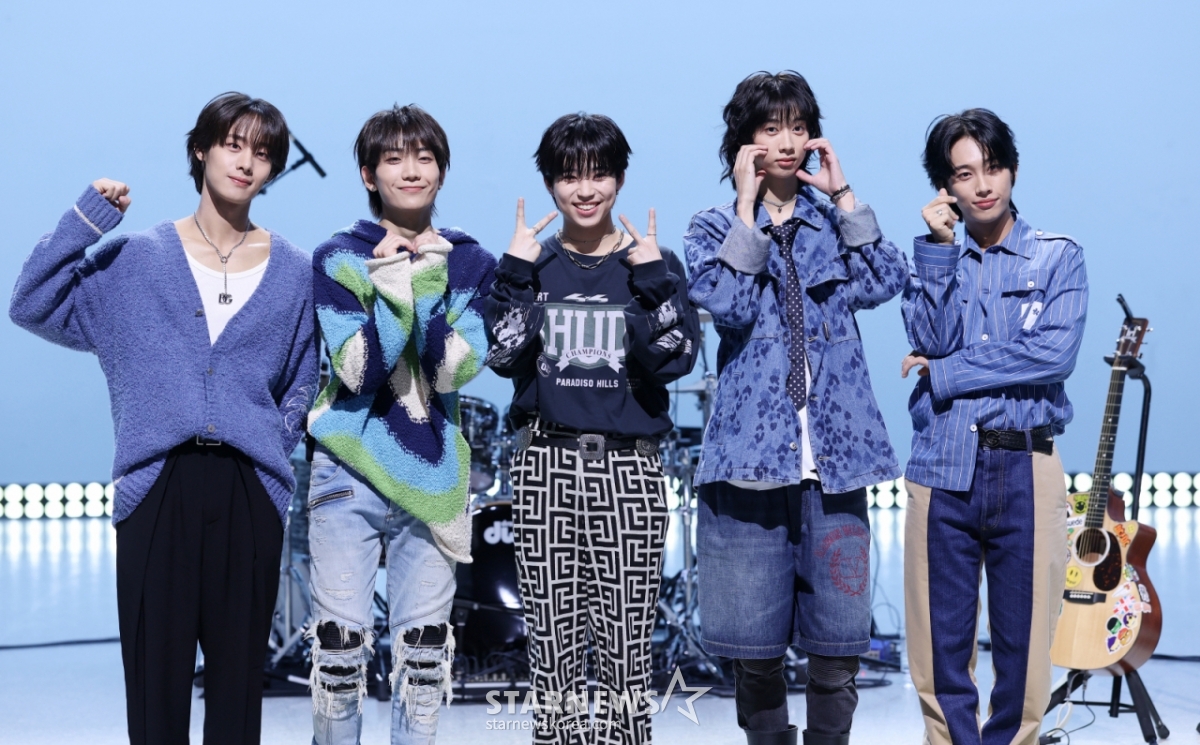 밴드 하이파이유니콘이 13일 서울 마포구 상암동 MBC 공개홀에서 열린 Hi-Fi Un!corn(하이파이유니콘) Single Album 'Teenage Blue' 발매 쇼케이스에 참석해 포즈를 취하고 있다. /2025.10.13 /사진=김휘선 hwijpg@