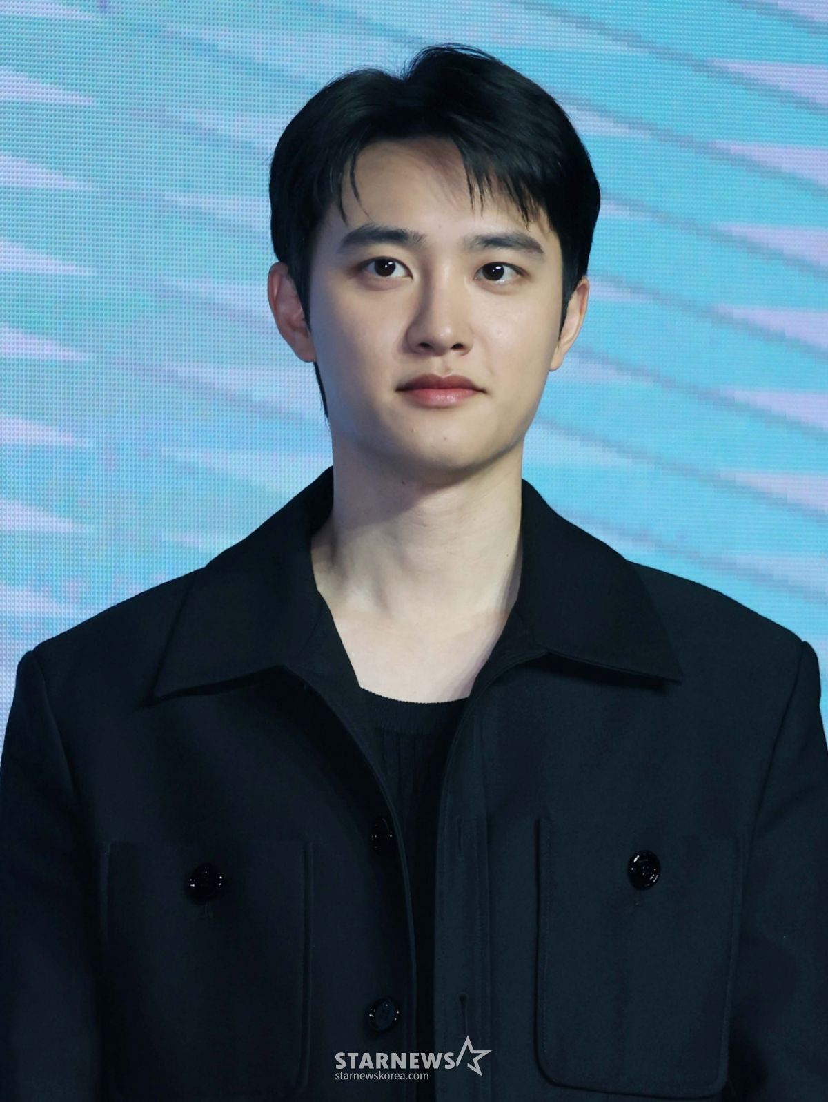 배우 도경수가 3일 오전 서울 여의도 콘래드호텔에서 진행된 디즈니+ 오리지널 시리즈 '조각도시' 제작발표회에 참석해 포즈를 취하고 있다. '조각도시'는 평범한 삶을 살던 주인공은 어느 날 흉악한 범죄에 휘말려 감옥에 갇히고, 이 모든 상황이 한 인물로부터 계획됐다는 사실을 알게 되면서 그를 위한 복수를 시작하는 범죄 액션 시리즈로 오는 5일 공개된다. /2025.11.03 /사진=이동훈 photoguy@