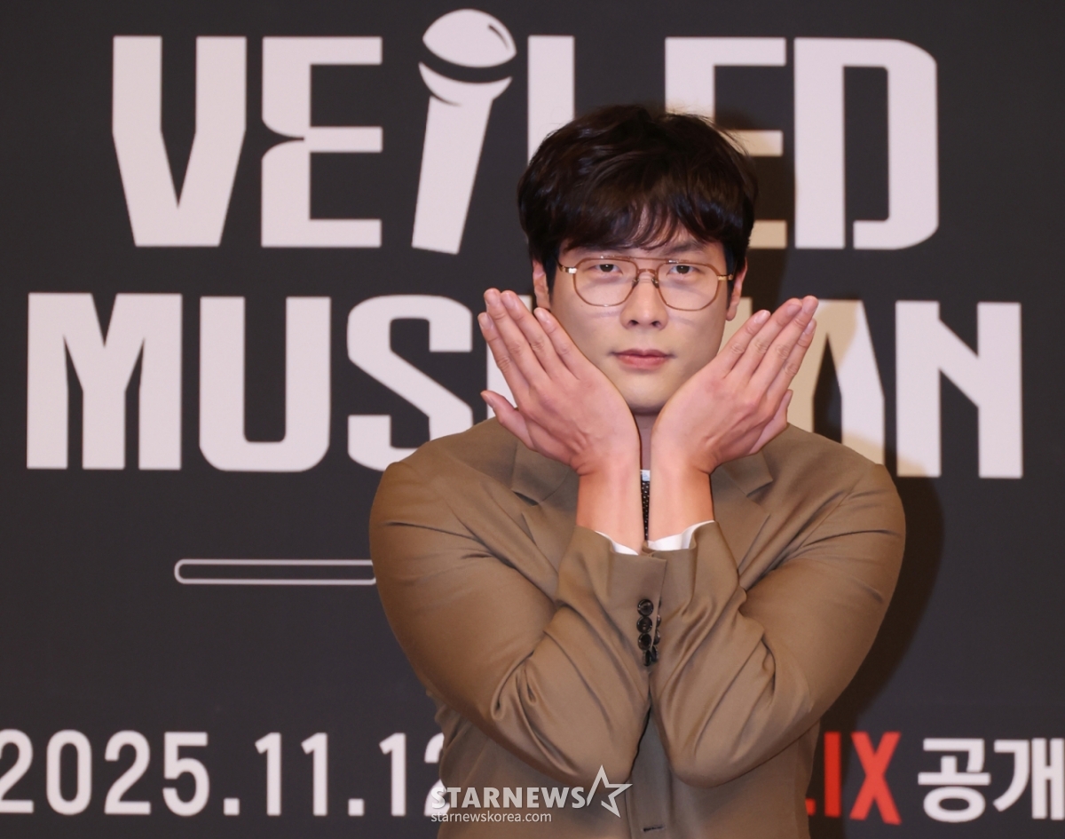 배우 최다니엘이 12일 오후 서울 양천구 목동 SBS에서 진행된 오디션 예능 '베일드 뮤지션' 제작발표회에 참석해 포즈를 취하고 있다. /2025.11.12 /사진=이동훈 photoguy@