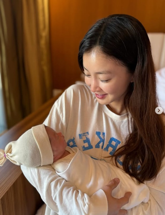 아기 본아트 사진이 왜?..이시영, 둘째 출산에 날선 시선 [★FOCUS] | 스타뉴스