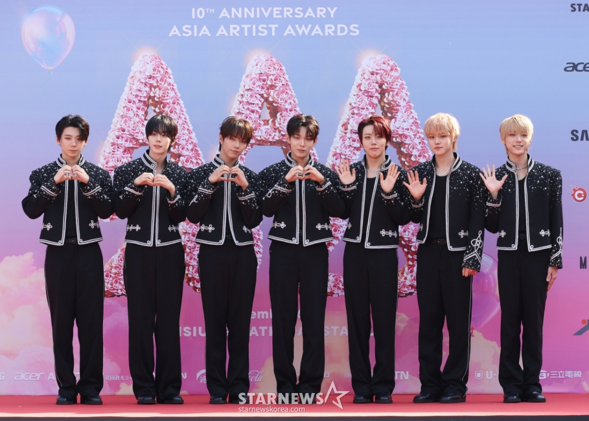 그룹 아홉이 6일 대만 가오슝 내셔널 스타디움에서 진행된 스타뉴스 주최 '10주년 아시아 아티스트 어워즈 2025(10th Anniversary Asia Artist Awards 2025, '10주년 AAA 2025') 레드카펫 행사에 참석해 포즈를 취하고 있다. /2025.12.06 /사진=이동훈 photoguy@