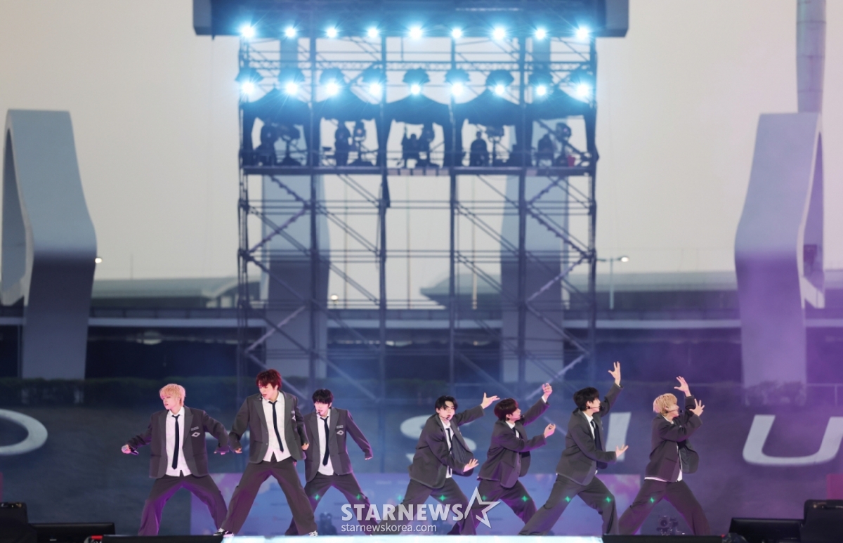 그룹 아홉이 7일 가오슝 내셔널 스타디움에서 진행된 스타뉴스 주최 '10주년 아시아 아티스트 어워즈 2025(10th Anniversary Asia Artist Awards 2025, '10주년 AAA 2025')를 기념하는 'ACON 2025'에서 멋진 무대를 선보이고 있다. /2025.12.07 /사진=이동훈 photoguy@