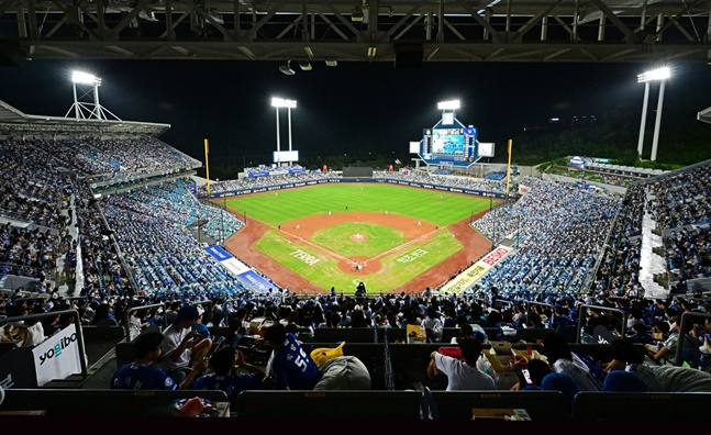View of Daegu Samsung Lions Park filled with spectators. /Photo = Courtesy of Samsung Lions 
