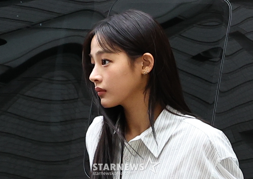 [Seoul = Newsis] Reporter Choi Jin-seok = New Jin's Minji is attending the settlement date of the lawsuit related to the 'Request to Validate the Contract on the Declaration of Termination of the New Jin' held at the Seoul Central District Court in Seocho-gu, Seoul. 2025.08.14. myjs@newsis.com / Photo = Choi Jin-seok