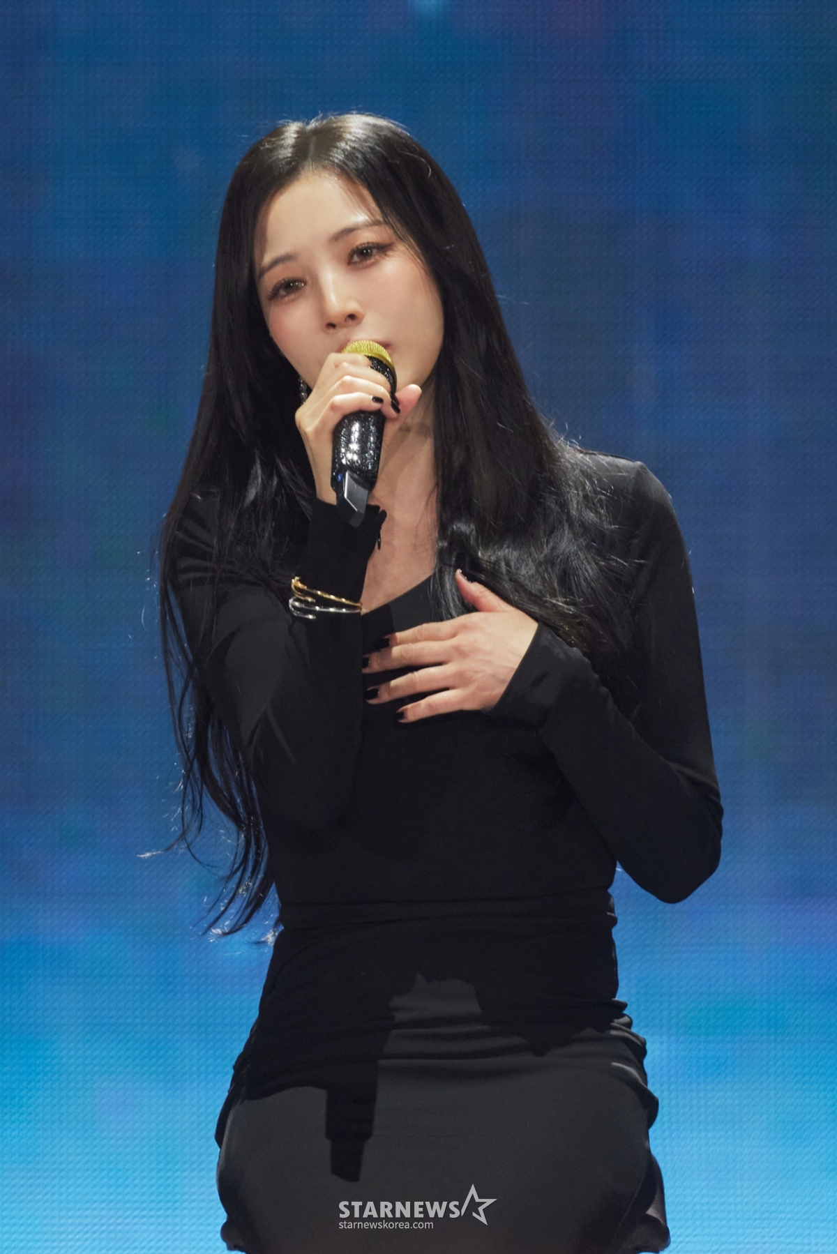 歌手宝儿12日在首尔高尺天空巨蛋举行的SM TOWN LIVE 2025《The Culture,The FUTURE》首尔(SMTOWN LIVE 2025《THE CULTURE,THE FUTURE》in SEOUL)演唱会上展示了精彩的舞台。 /照片=SM娱乐2025.01.12 / 照片=李东勋 photoguy@