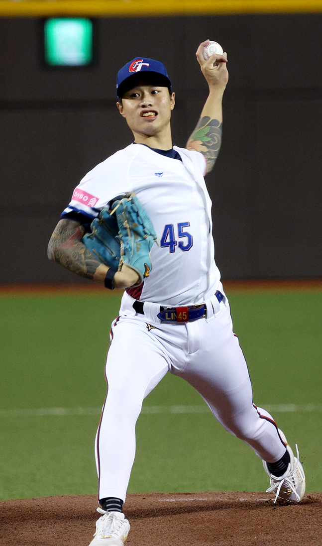 在2024年11月与韩国队的英超联赛中,林玉民作为首发投手出场。 =照片=金镇京。