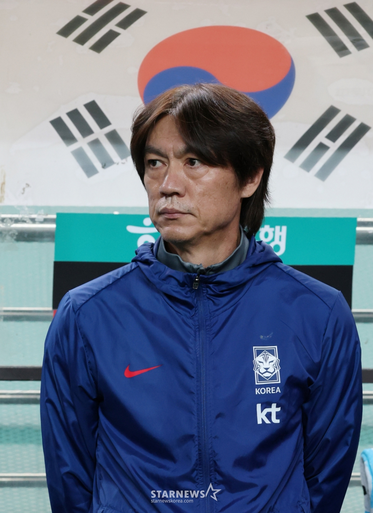 他就是韩国国家足球队主教练洪明甫。 =照片=金镇京。