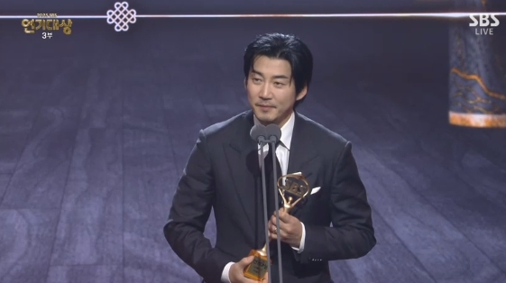 /照片="2025 SBS演技大赏"