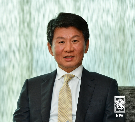 =大韩足球协会会长郑梦奎。