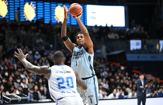 射门的夜晚。 =照片:KBL