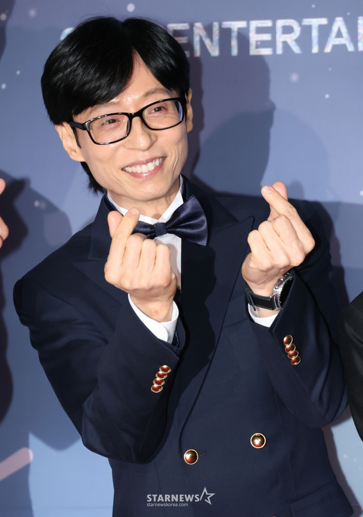 29日下午,刘在石出席在首尔麻浦区上岩洞MBC举行的"2025 MBC演艺大赏"红地毯活动,并摆出造型,供记者们拍照。 /2025.12.29/照片=李东勋 photoguy@