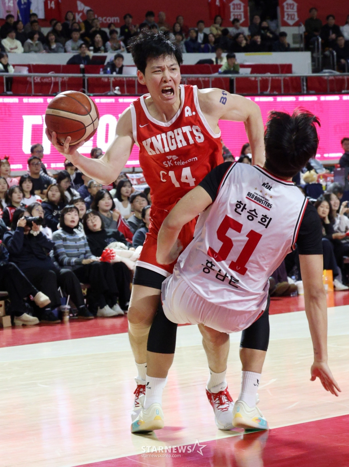 [Photo] Choi Boo-kyung's 'lay-up shot of tenacity' | STARNEWS