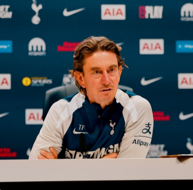 托特纳姆热刺队主教练托马斯弗兰克。 =照片=托特纳姆热刺队官方SNS结束。