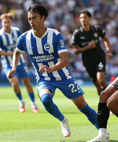 8月31日(韩国时间)，在英国布赖顿的美国运通体育场举行的布赖顿对曼城的"2025~2026赛季英格兰足球超级联赛(EPL)"第3轮比赛中，水户薰正在集中精力进行比赛。 =照片=布赖顿官方SNS收尾。