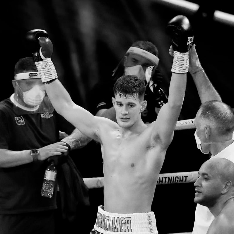 ポール·マッカラー·ジュニア（中央）。 /写真=ボクシング ファイトゾーン 和え