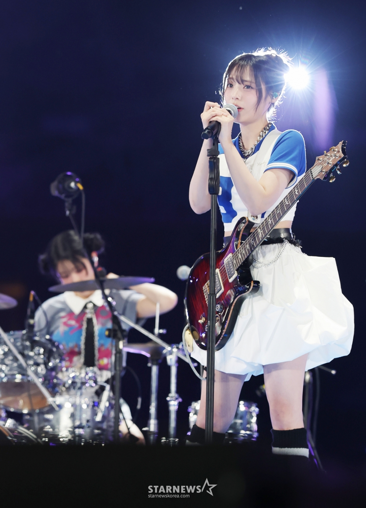 Band QWER Magenta is performing a great performance at 'ACON 2025' to commemorate the '10th Anniversary Asian Artist Awards 2025 and '10th Anniversary AAA 2025' hosted by Star News at Kaohsiung National Stadium on December 7, 2025.   /2025.12.07 / Photo = Lee Dong-hoon photoguy@