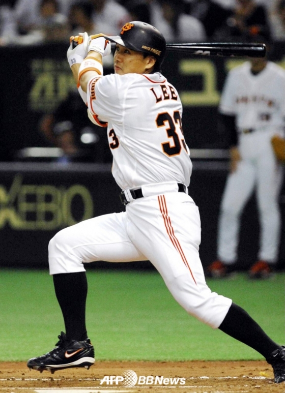 2006年に読売でプレーした李承燁（イ·スンヨプ）前監督の現役時代の姿。 /AFPBBNews=ニュース1