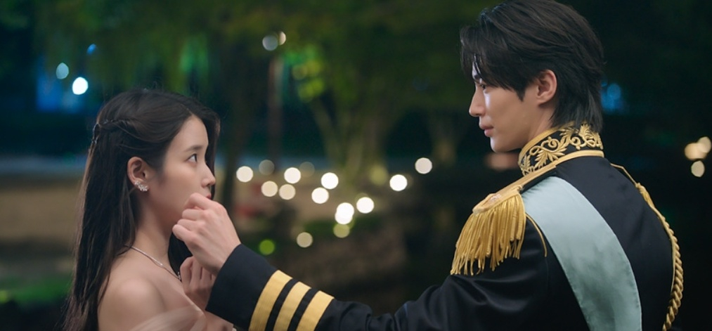 From left, IU and Byun Woo-seok / Photo = MBC's "The Grand Prince and Lady of the 21st Century"