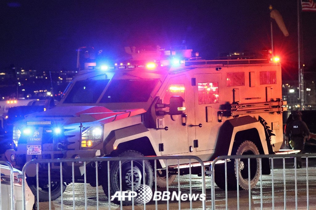 A U.S. law enforcement truck is waiting for the arrival of Venezuelan President Nicolas Maduro and his wife at the West Side helicopter site in New York on the 3rd (Korea time). /AFPBBNews=News1