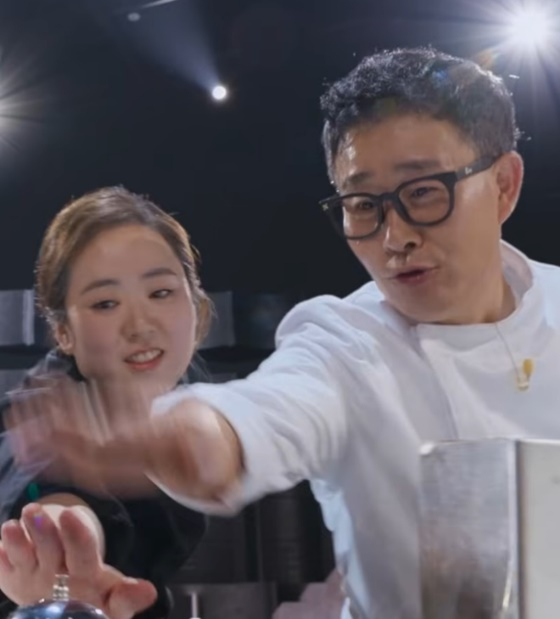 Lim Sung-geun (right), alcohol-making Yoon Joo-mo/photograph = Yoon Joo-mo Instagram
