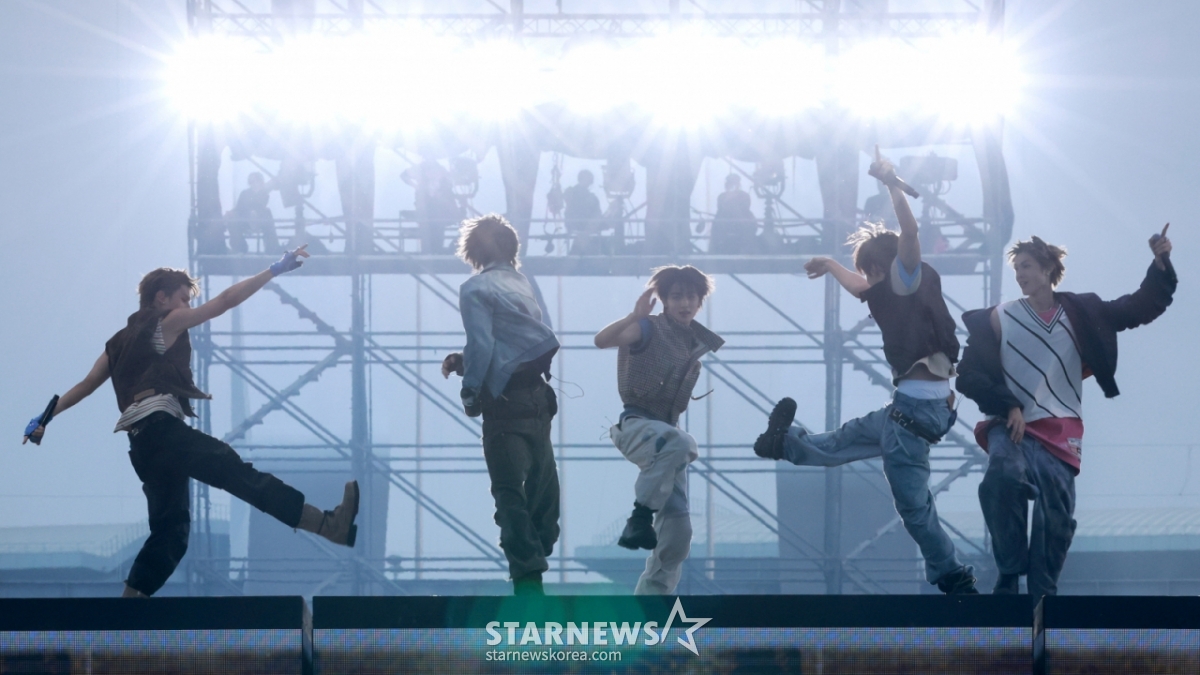 Ngày 6/5, nhóm nhạc Cortis Martin, James, Joo Hoon, Sunghyun, Geon Ho đang mang đến màn trình diễn tuyệt vời tại lễ trao giải Asia Artist Awards 2025, 10th Anniversary Asia Artist Awards 2025, do Star News tổ chức tại Sân vận động Quốc gia Cao Hùng.  /Ảnh = Lim Sung Kyun tjdrbs23@