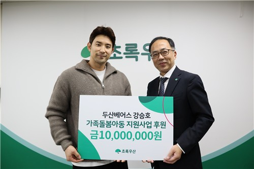 Kang Seung-ho (left). /Photo = Green Umbrella