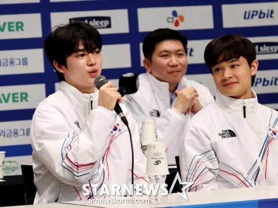 Cha Jun-hwan (left) and Kim Hyun-gyeom. /Photo = Senior reporter Kang Young-jo.