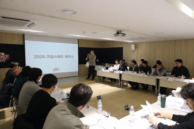  6日举行的SSG"应对26赛季战斗力强化研讨会"现场。 =照片=SSG兰德斯提供。