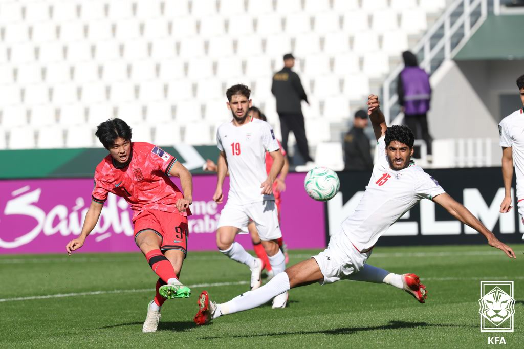 7日(韩国时间)，金泰元在与伊朗队的2025 AFC U-23亚洲杯小组赛C组第一轮比赛中试图射门。 =图为，韩国足球协会提供。