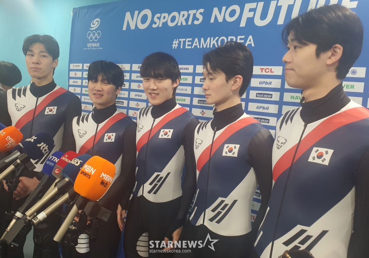 韩国男子短道速滑代表队,(左起)黄大宪、李正民、林钟彦、申东民、李俊书。 =照片:朴在浩(音)记者。