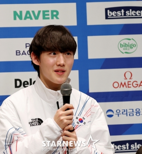 林钟彦7日下午在忠北镇川郡广惠院面镇川国家代表选手村冠军之家,在"26米兰·科尔蒂纳冬奥会D-30媒体日"上回答了记者的提问。 =照片=高级记者姜英祖。