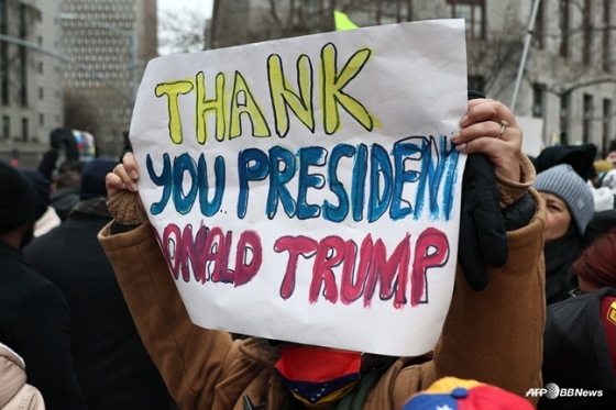 A person opposed to Venezuelan President Nicolas Maduro is protesting in New York on the 5th (local time). /AFPBBNews=News1