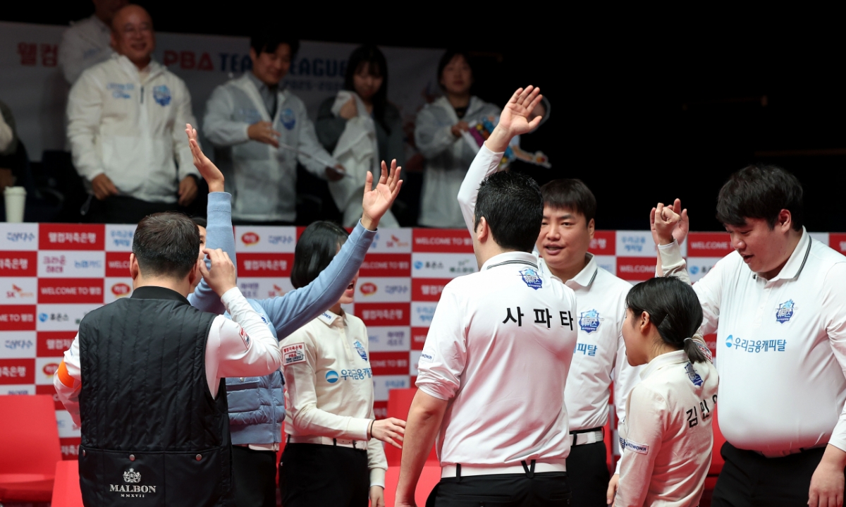 Woori Financial Capital is cheering after the victory. /Photo = Courtesy of PBA