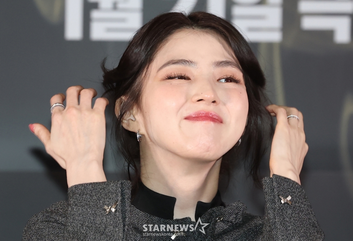 (Seoul = News1) Reporter Kwon Hyun-jin = Actor Han So-hee is smiling at the press preview of the movie 'Project Y' (director Lee Hwan) held at Lotte Cinema World Tower branch in Songpa-gu, Seoul on the 8th.   Project Y is a story about Mi-sun (Han So-hee) and Do-kyung (Jeon Jong-seo), who were living in the middle of a colorful city dreaming of another tomorrow, stealing black money and gold bars from the cliff of their lives. 2026.1.8/News1 Copyright © News1. All rights reserved. Unauthorized reproduction and redistribution, and prohibition of using AI learning. /Photo = (Seoul = News 1) Reporter Kwon Hyun-jin