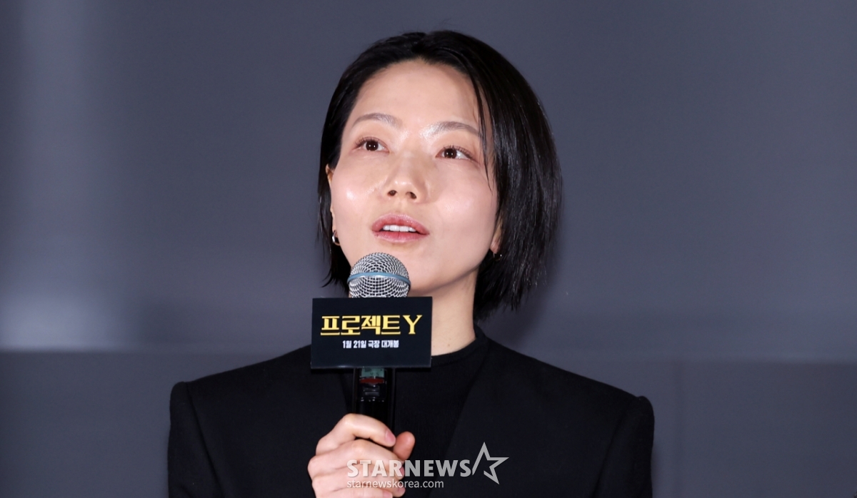 [Seoul = Newsis] Reporter Kim Hye-jin = Actor Kim Shin-rok is greeting at the press preview of the movie 'Project Y' (director Lee Hwan) at Lotte Cinema World Tower branch in Songpa-gu, Seoul on the morning of the 8th. 2026.01.08. jini@newsis.com / Photo = Kim Hye-jin