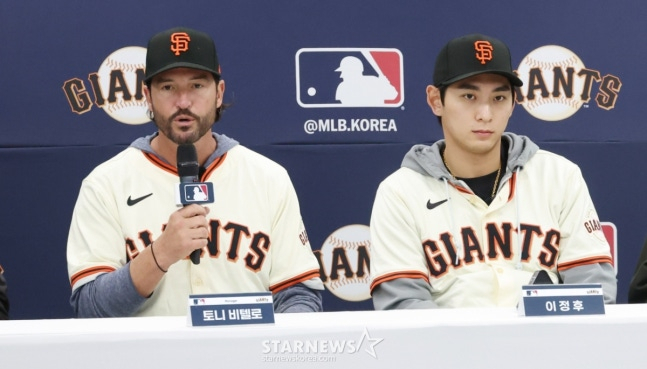 San Francisco coach Tony Bytelo (left) and Lee Jung-hoo./Photo by Kim Jin-kyung on standby