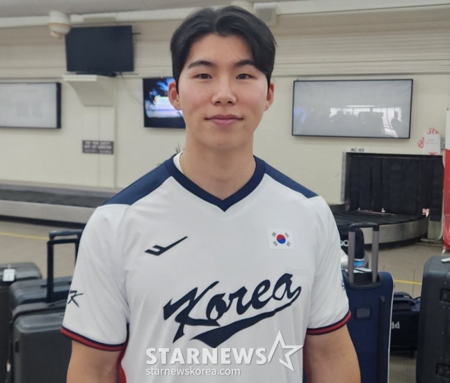 2月9日，金惠成在塞班机场接受了记者的采访。 =照片=安浩根。