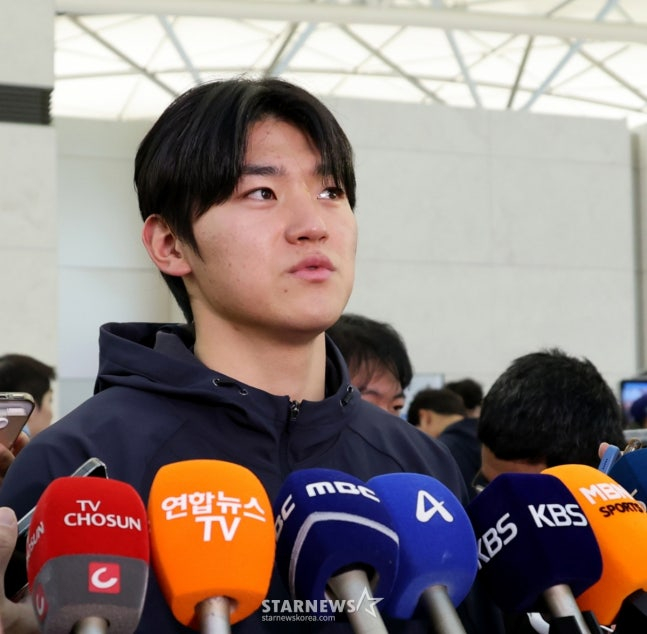 Kim Do-young is interviewing reporters before leaving the country on the 9th. /Photo = Senior Reporter Kang Young-jo