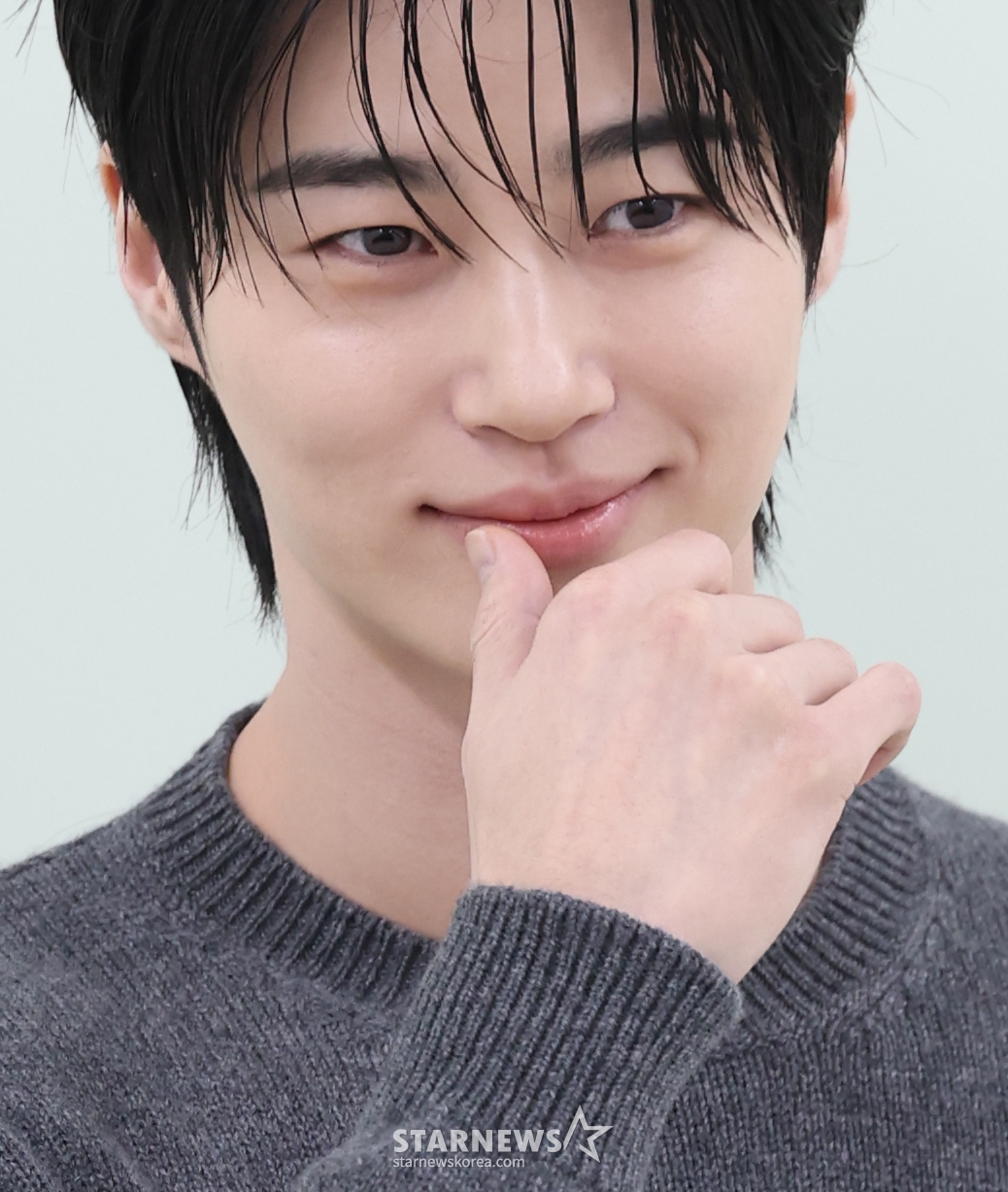 (Seoul = News1) Reporter Kwon Hyun-jin = Actor Byun Woo-seok poses at a beauty brand photo call held in Seongsu-dong, Seongdong-gu, Seoul on the afternoon of the 13th. 2025.10.13/News1 Copyright © News1. All rights reserved. Unauthorized reproduction and redistribution, prohibition of using AI learning. /Photo = (Seoul = News 1) Reporter Kwon Hyun-jin